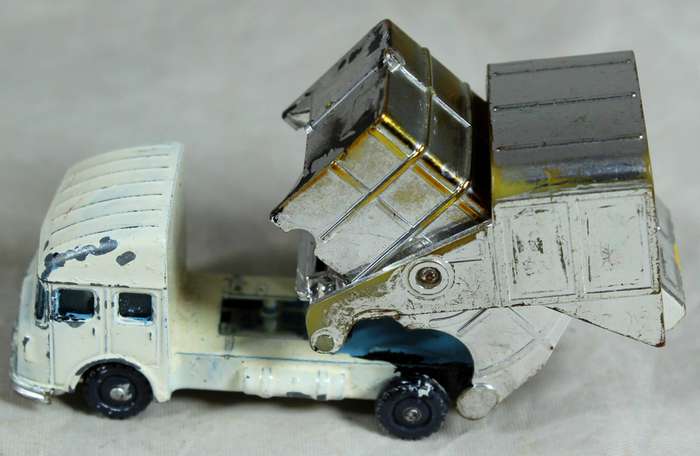 Husky - trash truck
