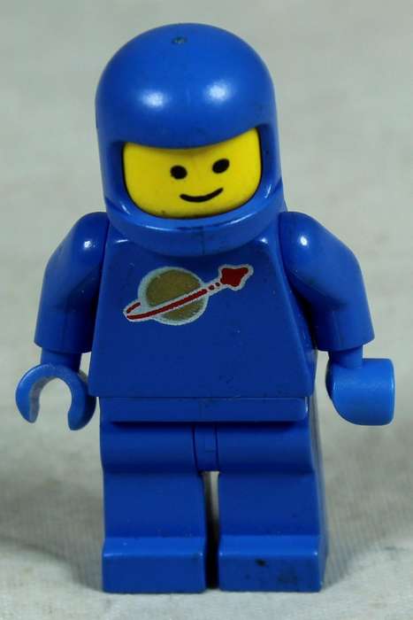Miniature Lego figurine - vintage classic spaceman