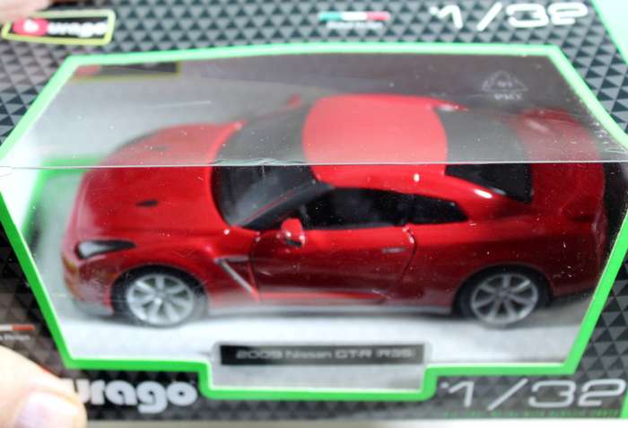 Burago - 2009 Nissan GT-R (R35)
