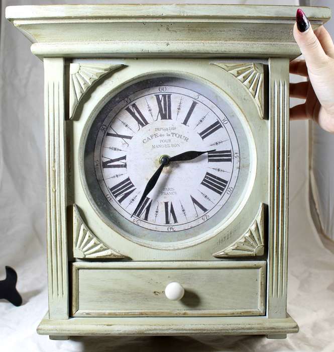 Modern wall clock