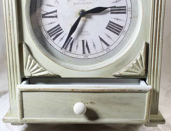 Modern wall clock