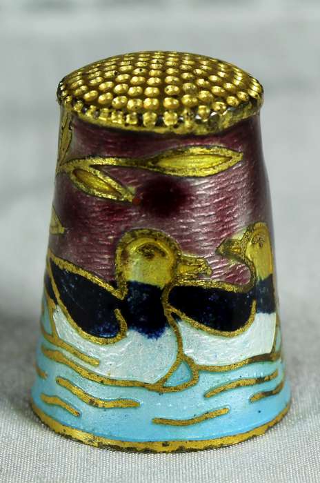 Cloisonne enameled thimble - pair of ducks
