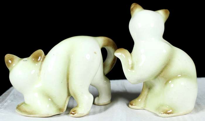 Pair of Cats Salt & Pepper Shaker Set