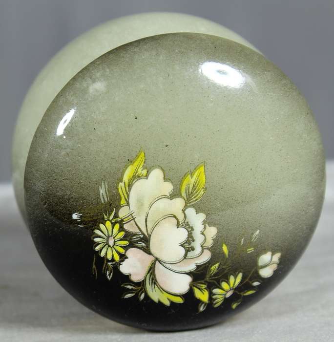 Small alabaster powder trinket box - Floral decoration on lid