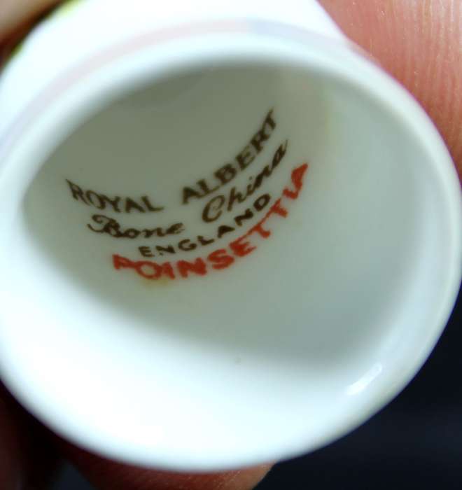 Porcelain Thimble - Royal Albert - Poinsettia