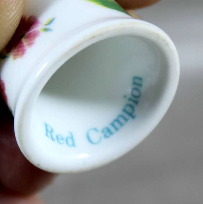 Porcelain Thimble - Coalport - Maroon Flowers