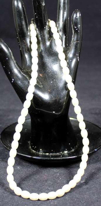 Costume Jewelry - Pearl Necklace
