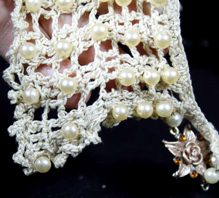 Costume Jewelry - Vintage Crochet Necklace with Pearls