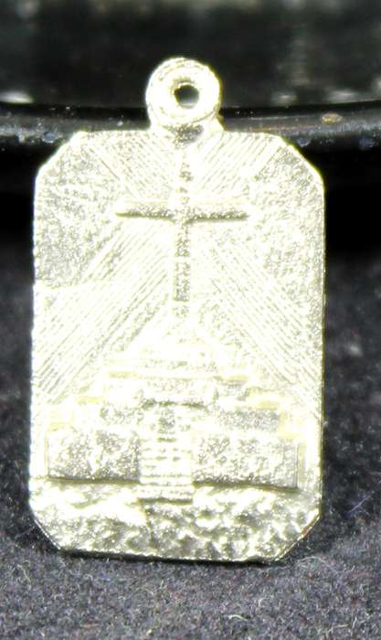Costume Jewelry - Small Cross Pendant