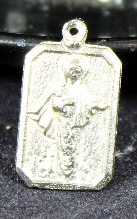 Costume Jewelry - Small Cross Pendant