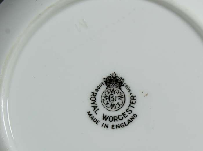 Royal Worcester - White rose trinket bowl