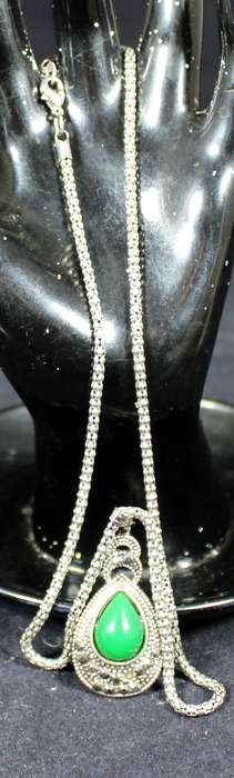 Costume Jewelry - Vintage Necklace with Semi-Precious Stone