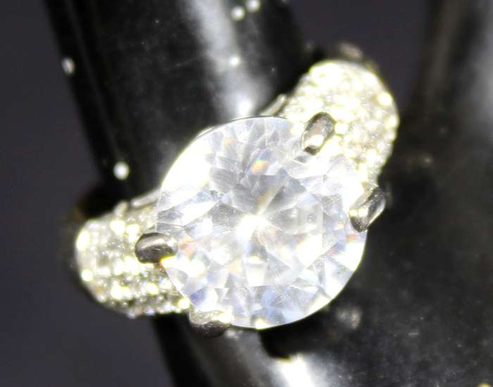 Costume Jewelry - Large Fashion Ring