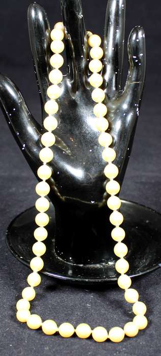 costume jewelry - pearl necklace