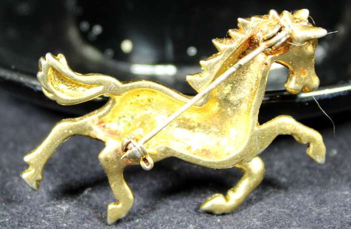 costume jewelry - golden look horse brooch