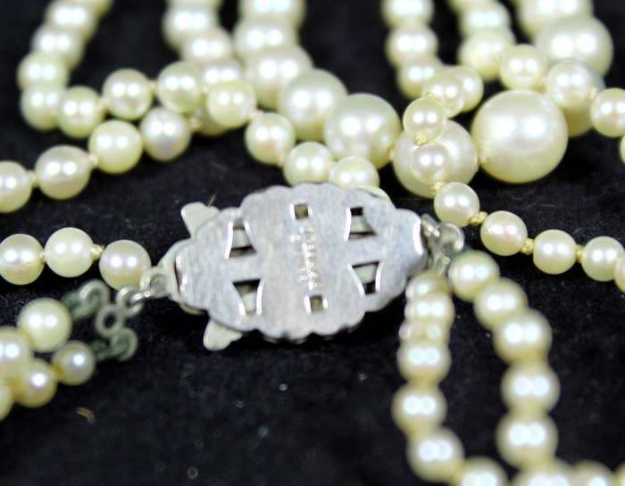 costume jewelry - pearl necklace with string silver clasp