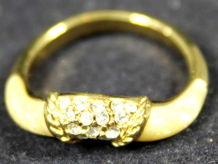 costume jewelry - pearl and diamante ring