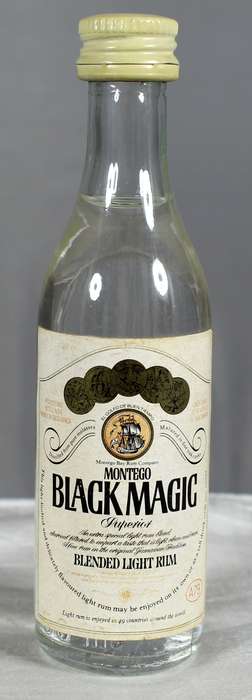 Mini liquor bottle - Montego - Black Magic rum