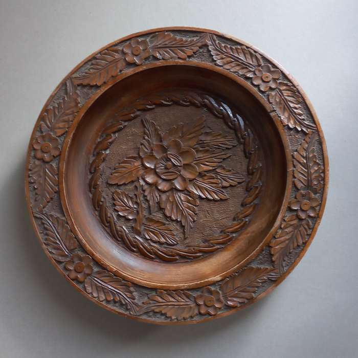Vintage wooden decorative plate. Beautiful hand-carved