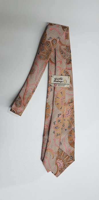 Mens Neckties: Description: Necktie made by Gold múnze a creation Suisse (Switzerland).