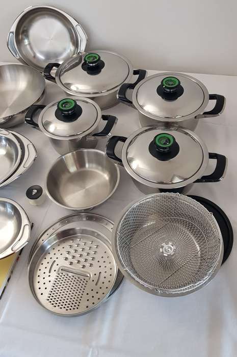 AMC cookware set (a set consisting of 18x pieces).