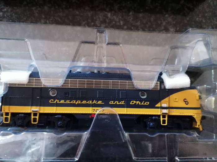 HO Trains MTH DCS ACCESSORY INTERFACE UNIT AND CONTROLLER Bundle