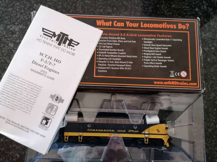 HO Trains MTH DCS ACCESSORY INTERFACE UNIT AND CONTROLLER Bundle