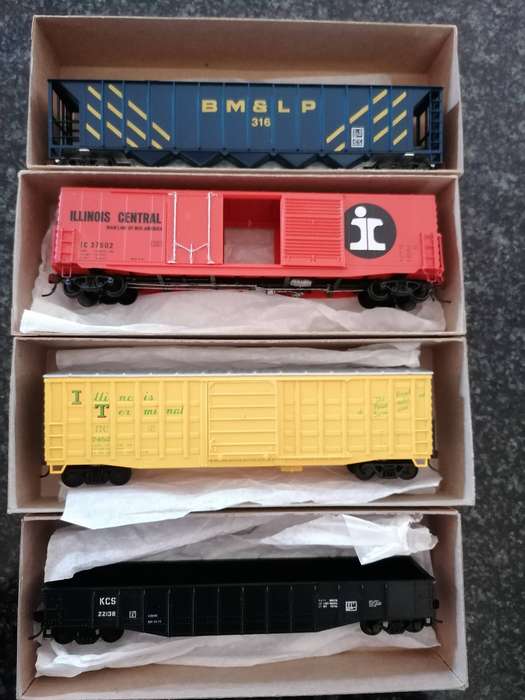HO Trains MTH DCS ACCESSORY INTERFACE UNIT AND CONTROLLER Bundle