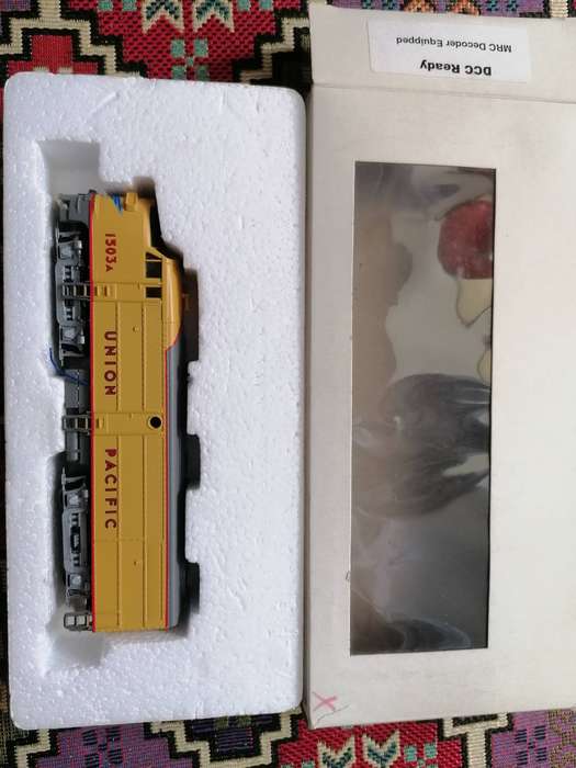 Alco Union Pacific HO Locomotive & CNW AC4400