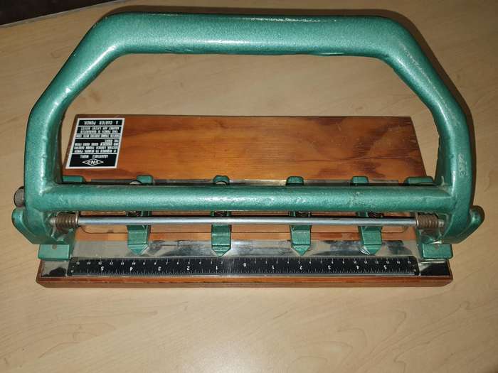 Antique UNO Adjustable Paper Hole Punch