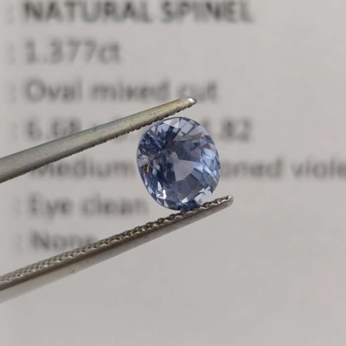 Violet blue spinel of 1.38 carat with Gemlab certificate oval mixed cut