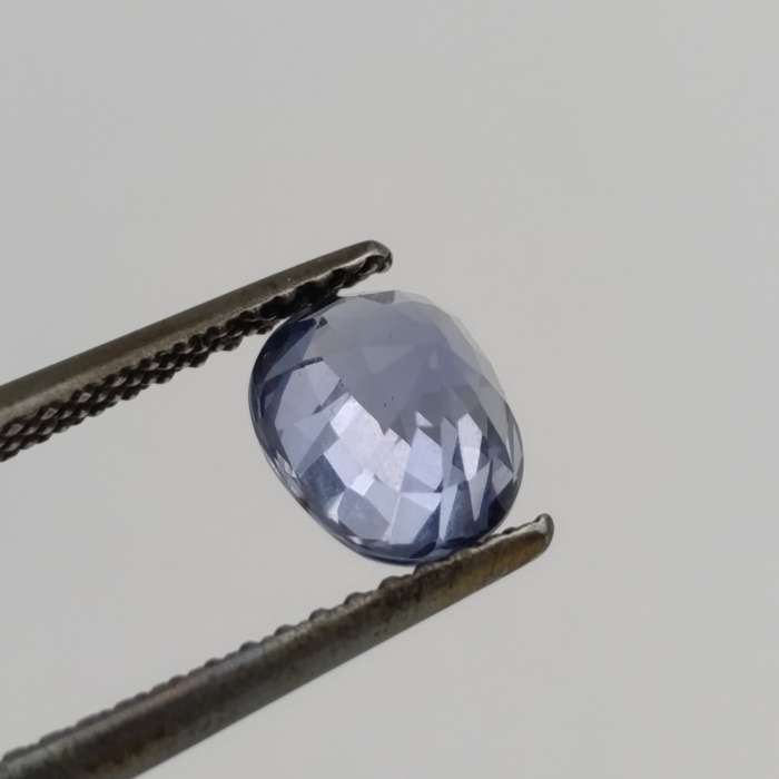 Violet blue spinel of 1.38 carat with Gemlab certificate oval mixed cut