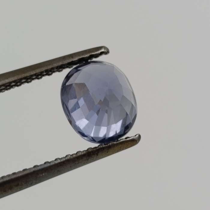 Violet blue spinel of 1.38 carat with Gemlab certificate oval mixed cut