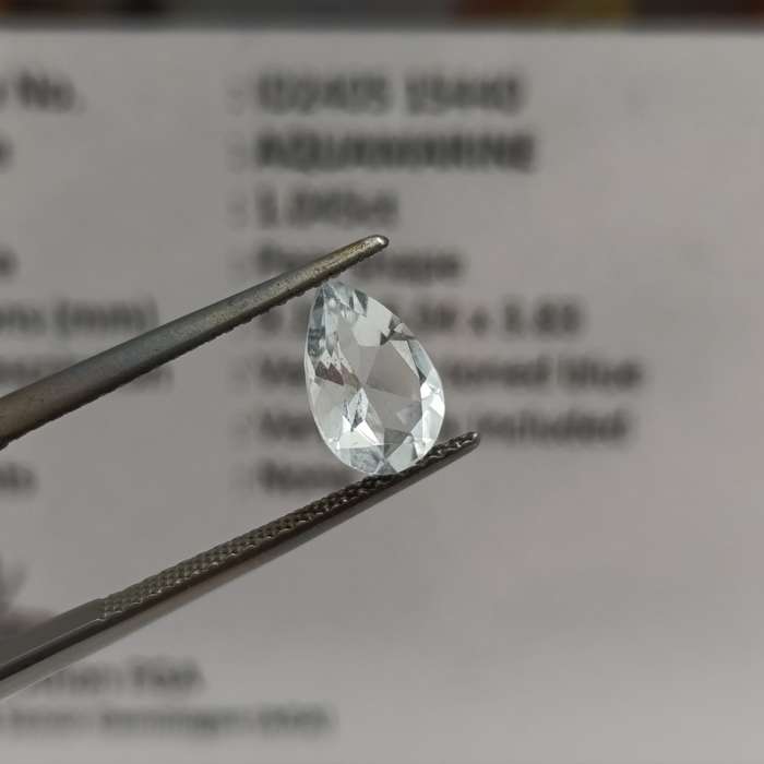 Natural aquamarine of 1,05 carat Pear shape - light toned blue with Gemlab certificate