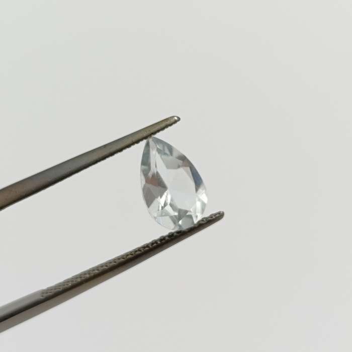 Natural aquamarine of 1,05 carat Pear shape - light toned blue with Gemlab certificate