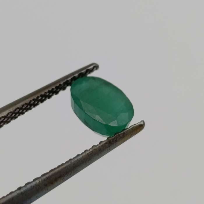 Natural Emerald of 0.98 carat oval mixed cut slight yellowish green with Gemlab certificate