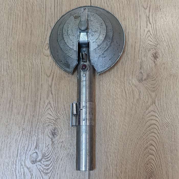 Antique Graflex camera flash - The handle is the same type used as Star Wars light saber