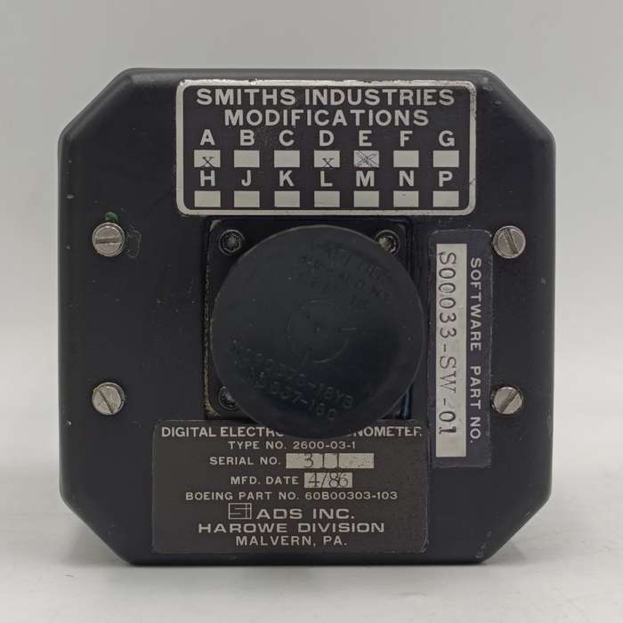 Boeing S00033 - SW - 01 digital clock for instrument panel - used by ComAir flight ZS-OTG