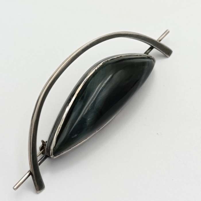 Vintage Sterling silver brooch with black tigers eye