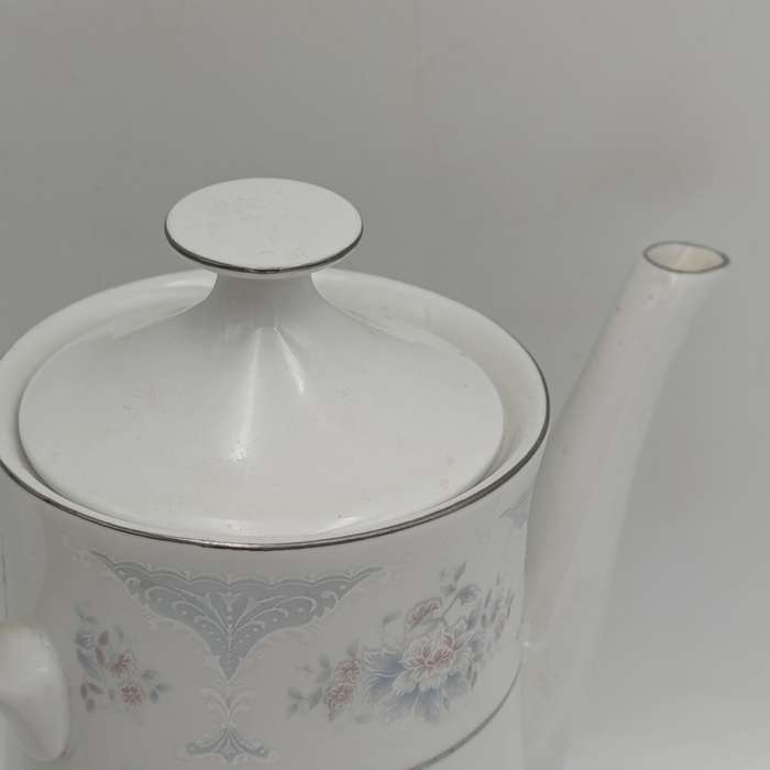Silverie porcelain tea/coffee pot