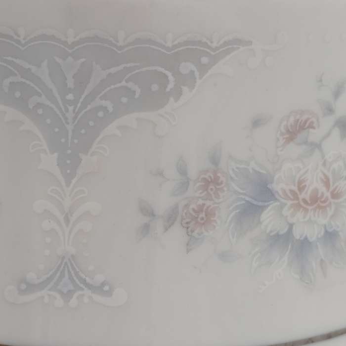 Silverie porcelain tea/coffee pot
