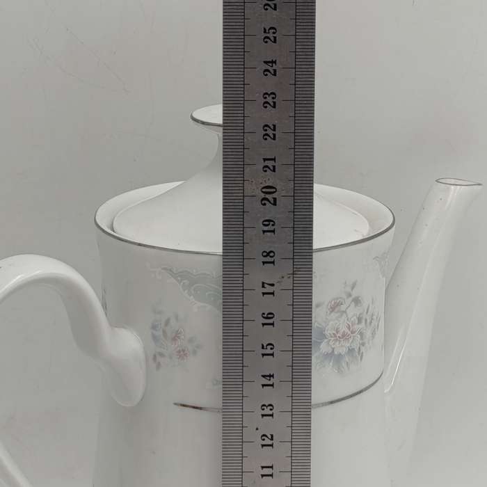Silverie porcelain tea/coffee pot