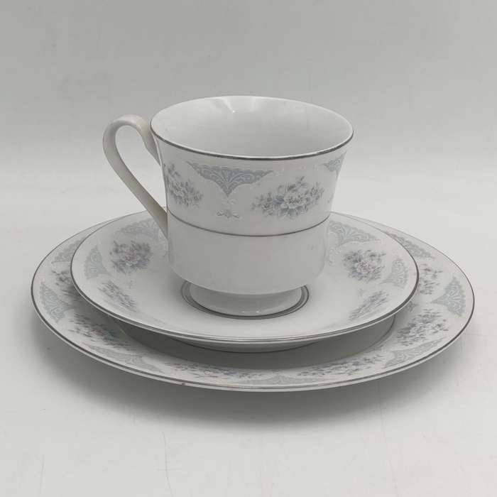Silverie porcelain trio