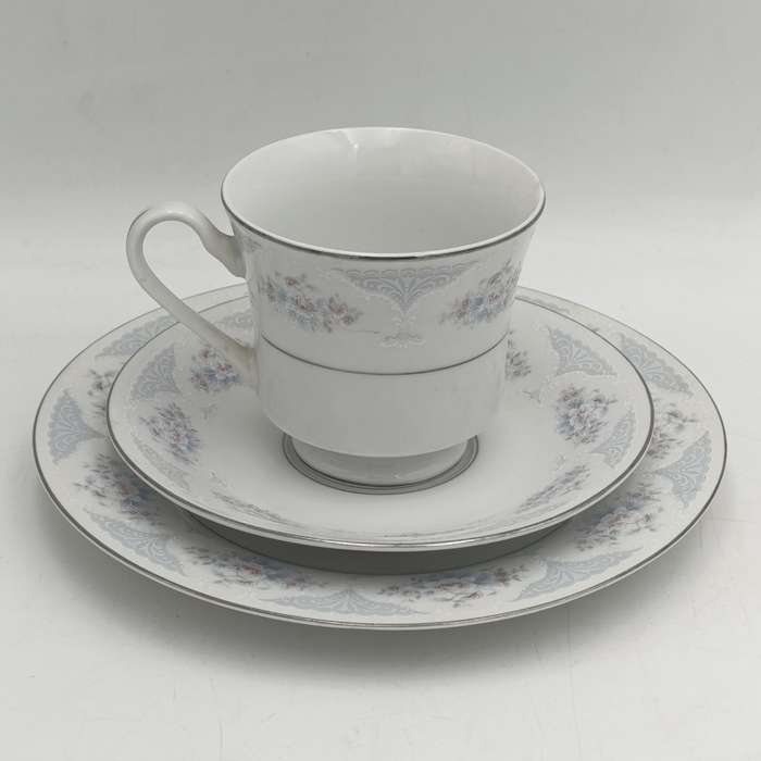 Silverie porcelain trio