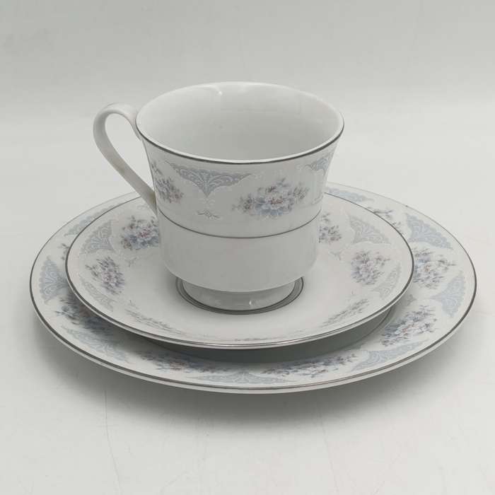 Silverie porcelain trio