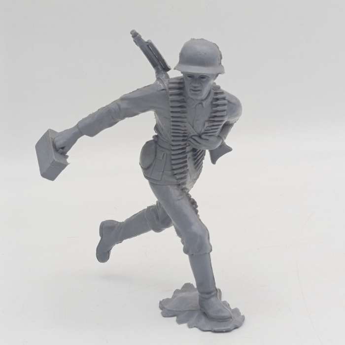 Marx Toys WW2 German toy soldier - 6 inch - rifle broken