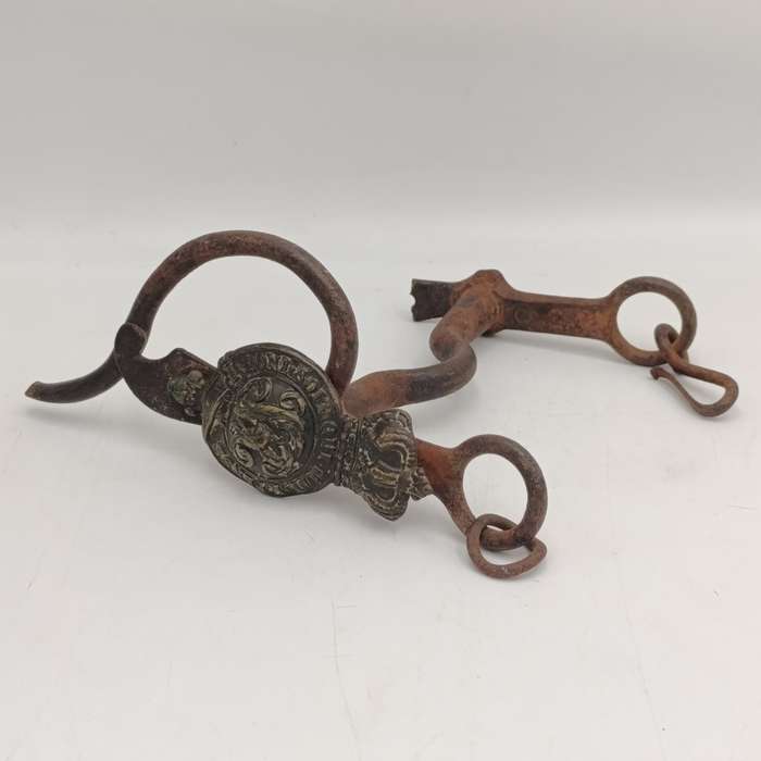 Boer War Victorian horse bit with badge - one side broken