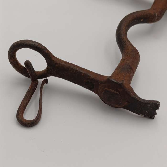 Boer War Victorian horse bit with badge - one side broken