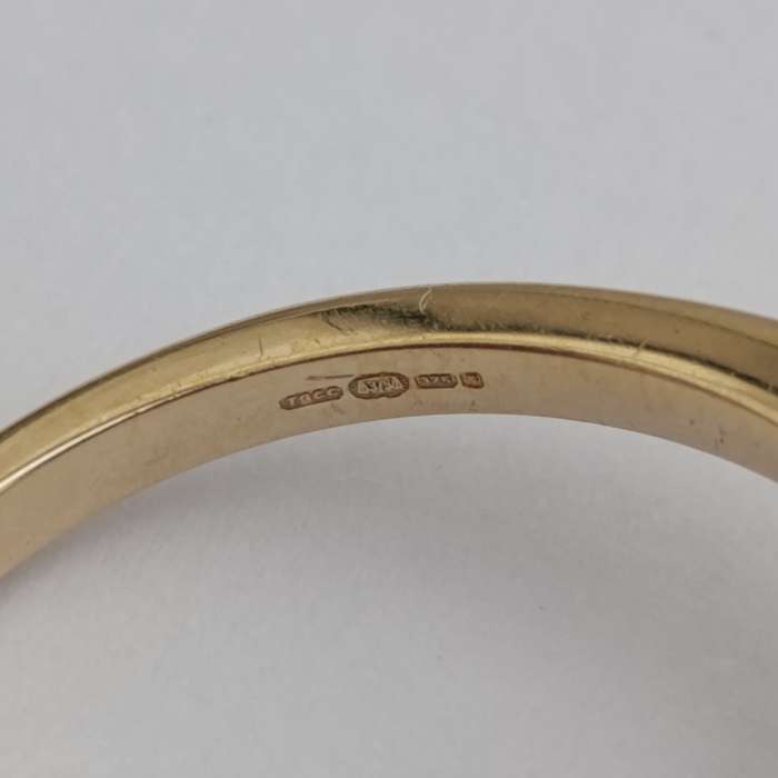 9kt gold ring with 87 black diamonds - weight 4,5g