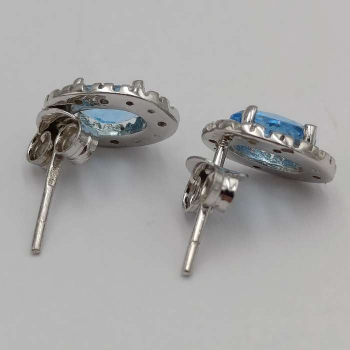 Pair of 9kt white gold earrings with aquamarines weight 1.6g